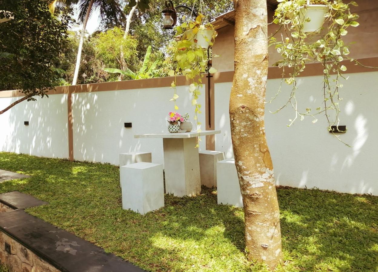 Ceylonima Home Stay Anuradhapura Exterior photo
